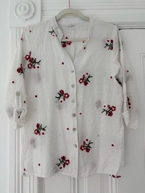 Kindred White Button-Front Shirt with Red Floral Embroidery